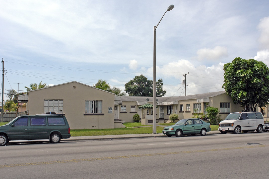 Monte Cassini Apartments in Miami, FL - Building Photo