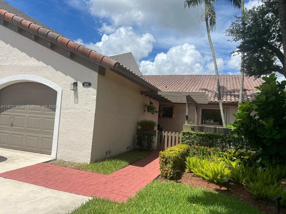 8626 SW 114th Pl in Miami, FL - Building Photo