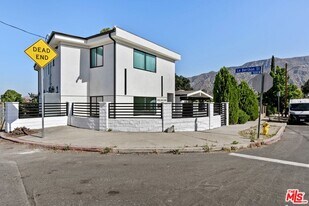 10939 Christine Way in Los Angeles, CA - Building Photo
