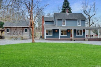 42 Blydenburgh Ln in Brookhaven, NY - Building Photo - Building Photo