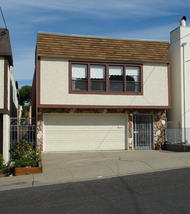 545-547 Lisbon St in Daly City, CA - Foto de edificio - Building Photo