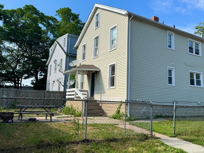 282 Front Ave