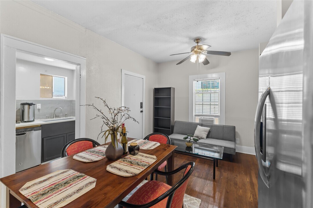 2509 Whitney St in Houston, TX - Building Photo