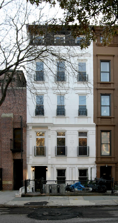 258 Jefferson Ave in Brooklyn, NY - Building Photo