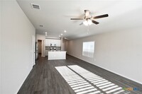 1136 Whitneyway Ln in New Braunfels, TX - Foto de edificio - Building Photo