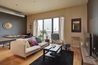 1924 N Hubbard St, Unit 413 in Milwaukee, WI - Building Photo - Building Photo