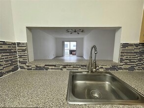 13685 NE 10th Ave, Unit 203 in North Miami, FL - Building Photo - Building Photo