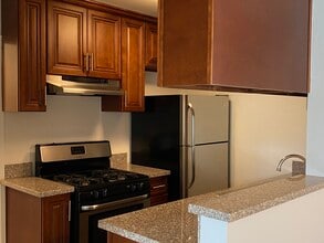 Monterey Apartments in Los Angeles, CA - Foto de edificio - Building Photo