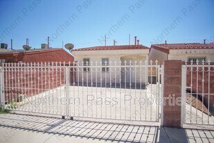 11034 Oasis Dr in El Paso, TX - Building Photo