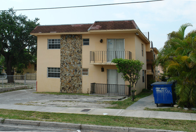 1120 NW 7th St in Miami, FL - Building Photo - Building Photo