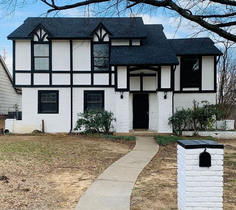 8753 S 80th E Ave in Tulsa, OK - Building Photo