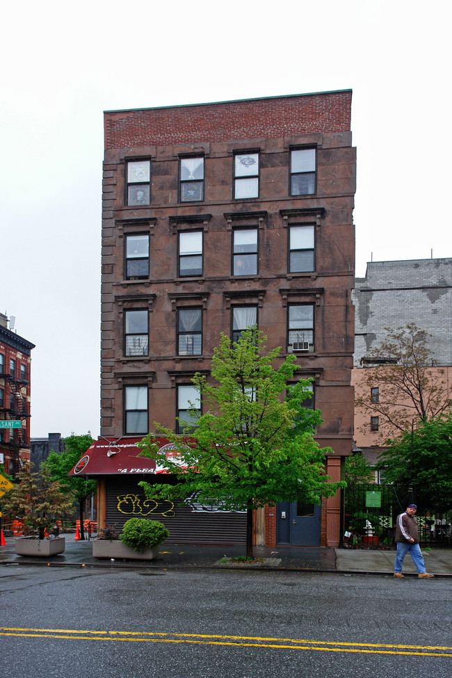 328 Pleasant Ave in New York, NY - Foto de edificio - Building Photo