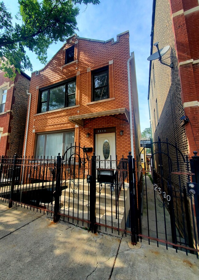 2310 W 21st St, Unit 2R