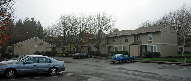 Capital Manor in Eugene, OR - Building Photo - Building Photo