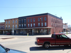 8 E Railroad St in Sandwich, IL - Building Photo - Building Photo