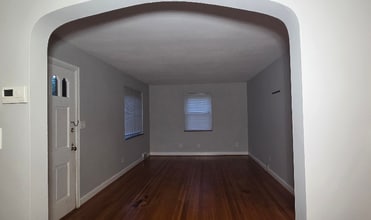 2747 McKinley Ave in Cincinnati, OH - Foto de edificio - Building Photo