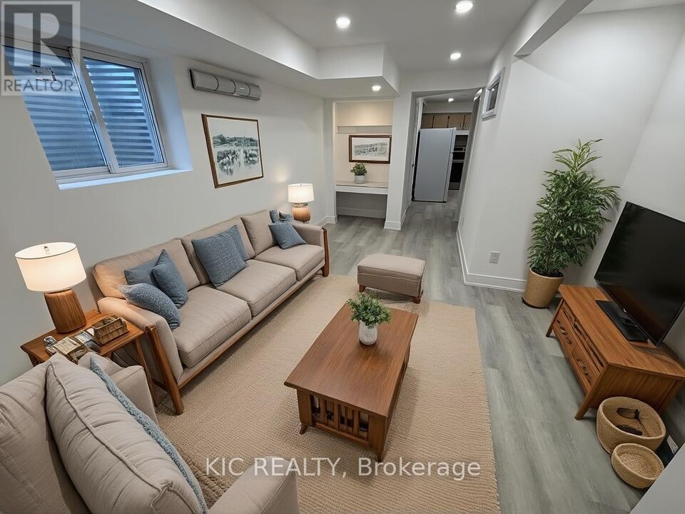 213 Equator Crescent in Vaughan, ON - Building Photo