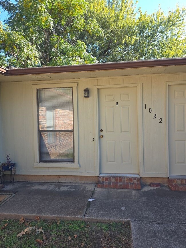 property at 1022 N Parker Rd