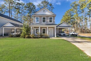 330 Carter St in Richmond Hill, GA - Building Photo