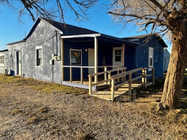 1055 S 3rd St in Slaton, TX - Building Photo - Building Photo