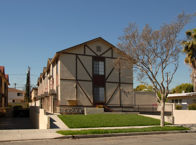 215 S 5th St in Alhambra, CA - Building Photo - Building Photo