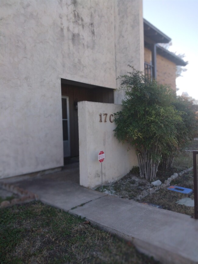 property at 100 Royal Way Dr