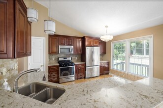4605 Knightsbridge Way in Raleigh, NC - Foto de edificio - Building Photo