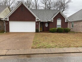 74 Double Crk Cv in Jackson, TN - Building Photo