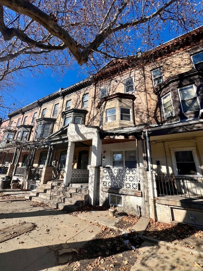 4213 W Girard Ave