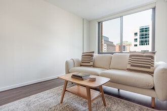 3444 Fairfax Dr in Arlington, VA - Foto de edificio - Building Photo