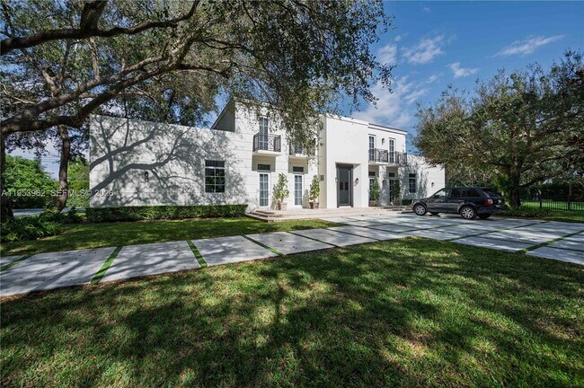 6355 SW 114th St in Pinecrest, FL - Building Photo - Building Photo