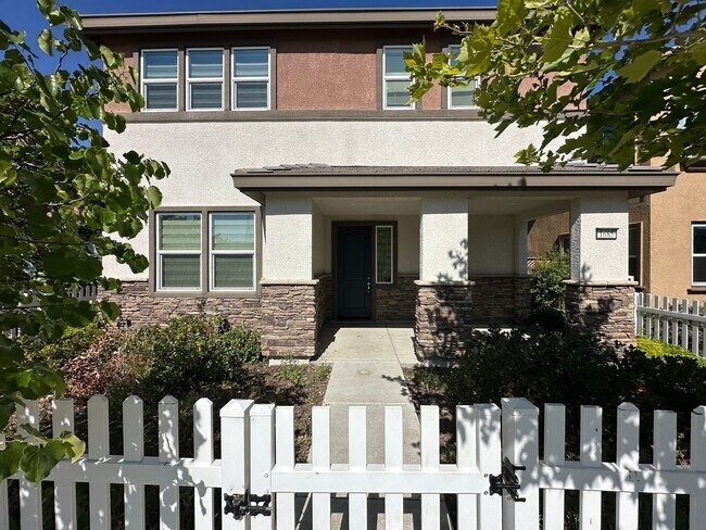 property at 1685 Tradition St