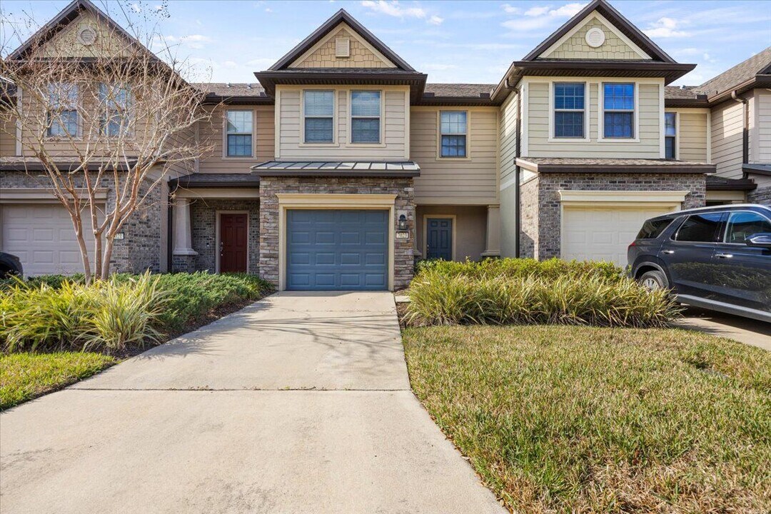 7023 Buroak Ct in Jacksonville, FL - Building Photo