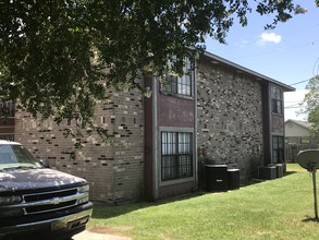 8506 Leake Ave in Baton Rouge, LA - Foto de edificio - Building Photo