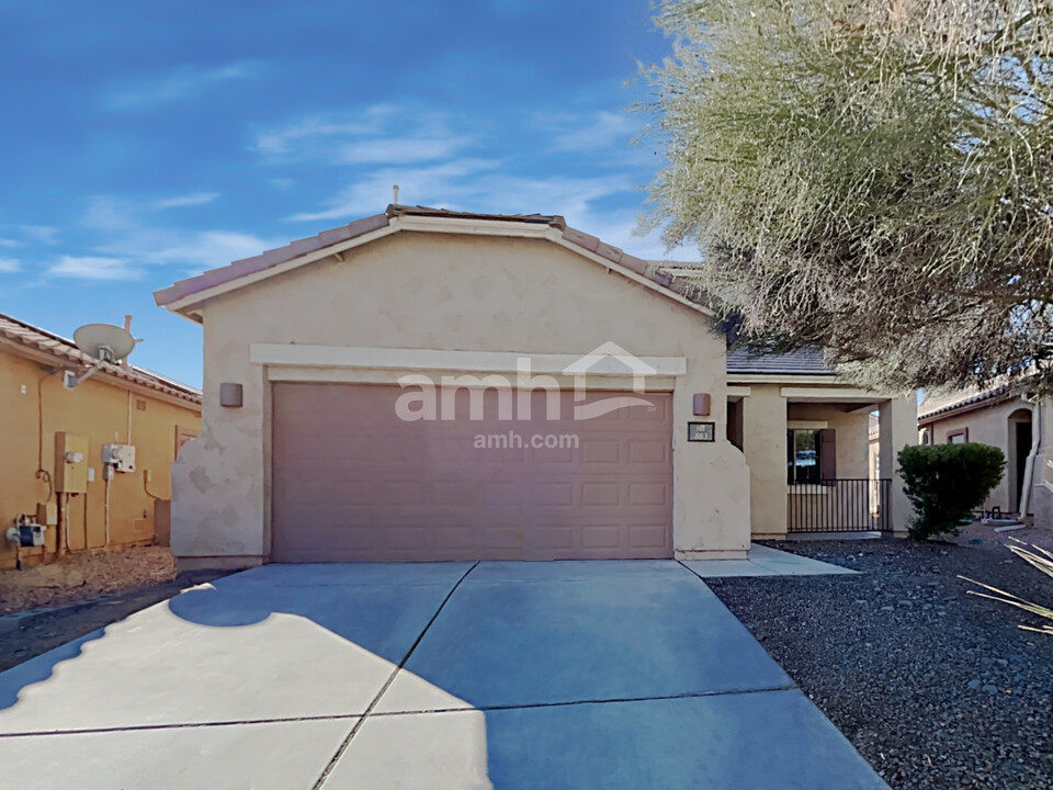 803 W Calle Muro Fuerte in Sahuarita, AZ - Building Photo