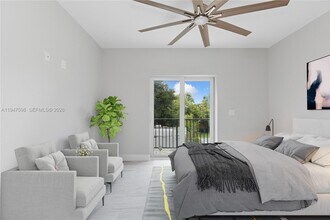 2738 NW 48th St in Miami, FL - Building Photo - Building Photo