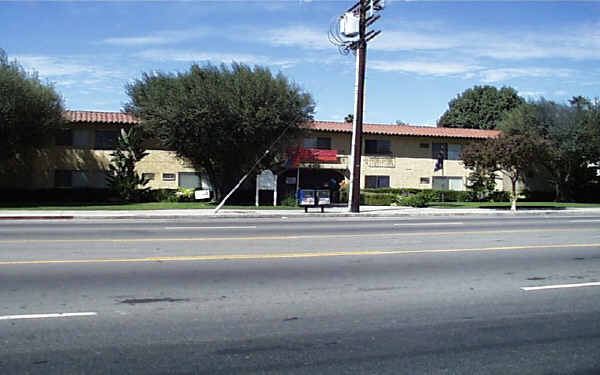 Balboa Boulevard Apartments in Northridge, CA - Building Photo - Building Photo