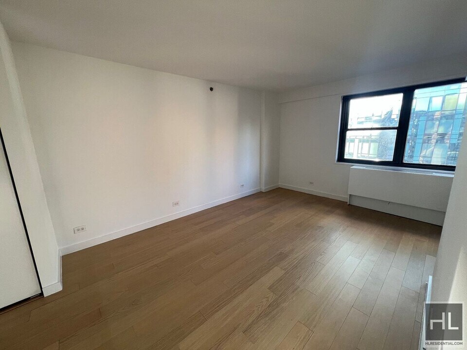 East 39th Street in New York, NY - Building Photo