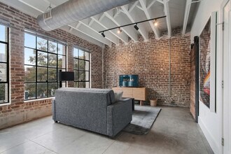 822 Howard Ave in New Orleans, LA - Foto de edificio - Building Photo