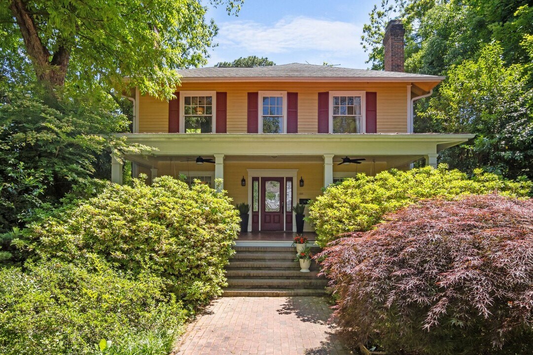 1015 W Trinity Ave in Durham, NC - Building Photo