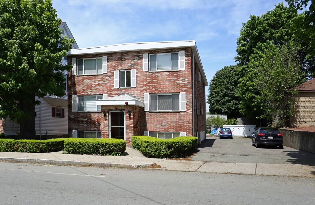 261 River St in Waltham, MA - Foto de edificio