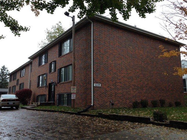 Windsor Manor North Apartments in Cedar Rapids, IA - Foto de edificio - Building Photo