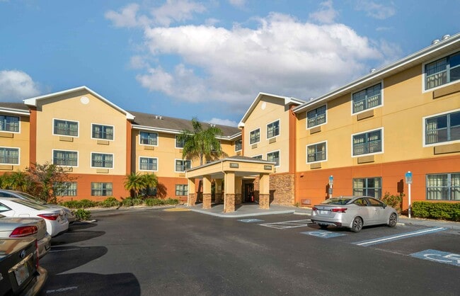 Furnished Studio-St. Petersburg - Clearwat in Clearwater, FL - Building Photo - Building Photo