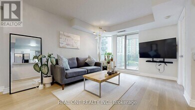 153 Beecroft Rd in Toronto, ON - Building Photo - Building Photo