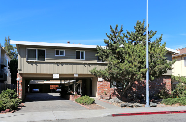 338 Callan Ave in San Leandro, CA - Foto de edificio - Building Photo