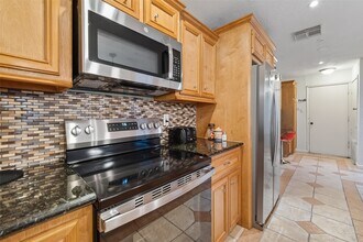 3200 S Gessner Rd in Houston, TX - Foto de edificio - Building Photo