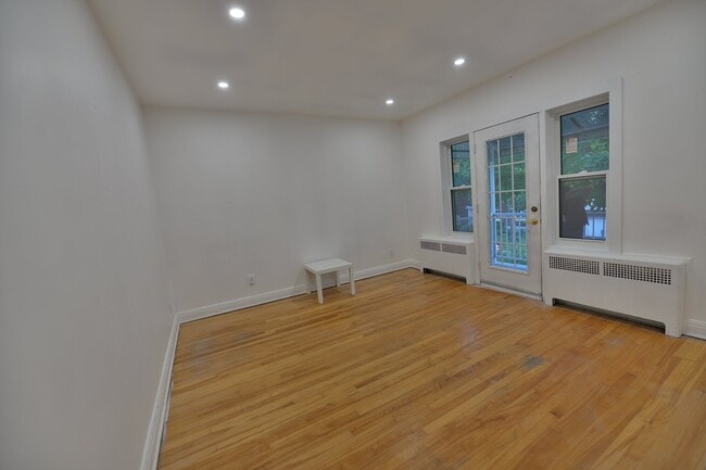property at 973 Rue Tait