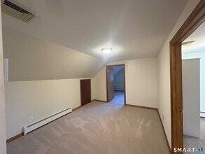 16 Raymond Rd in Woodbridge, CT - Building Photo - Building Photo