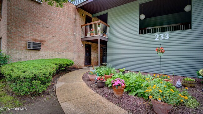 233 Medford Ct in Englishtown, NJ - Building Photo - Building Photo