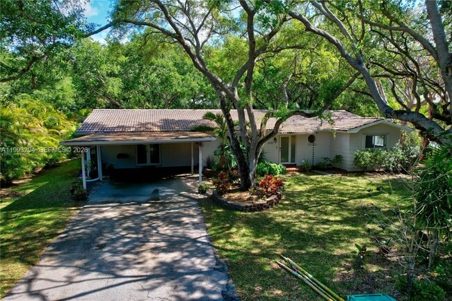 6767 SW 154th St in Palmetto Bay, FL - Building Photo - Building Photo